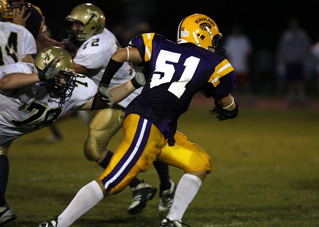 他将继续肩 他将继续肩